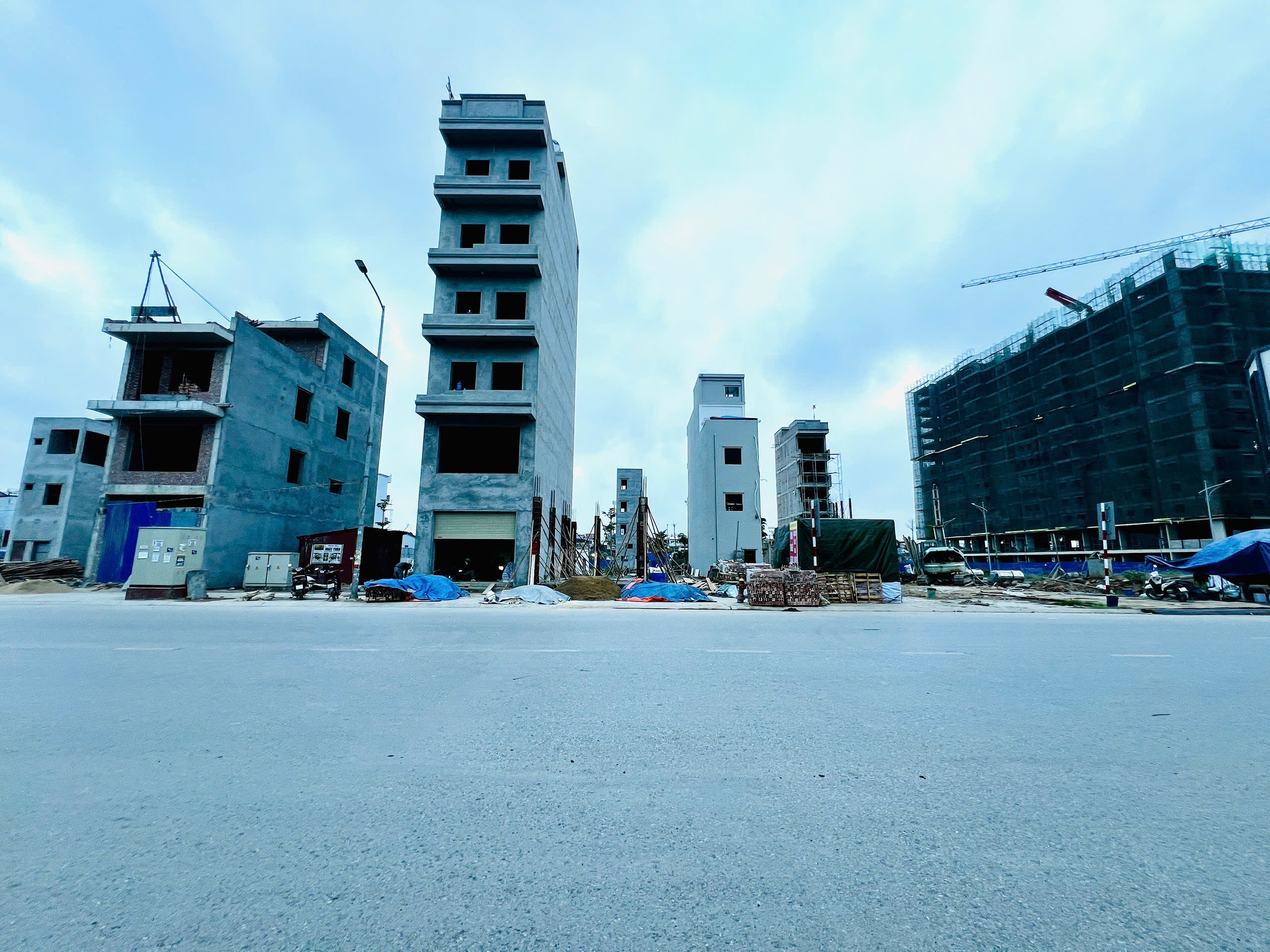 Bán Lô Đất 70m2 mặt đường Lê Thánh Tông, tại dự án Tổng kho 3 Lạc Viên